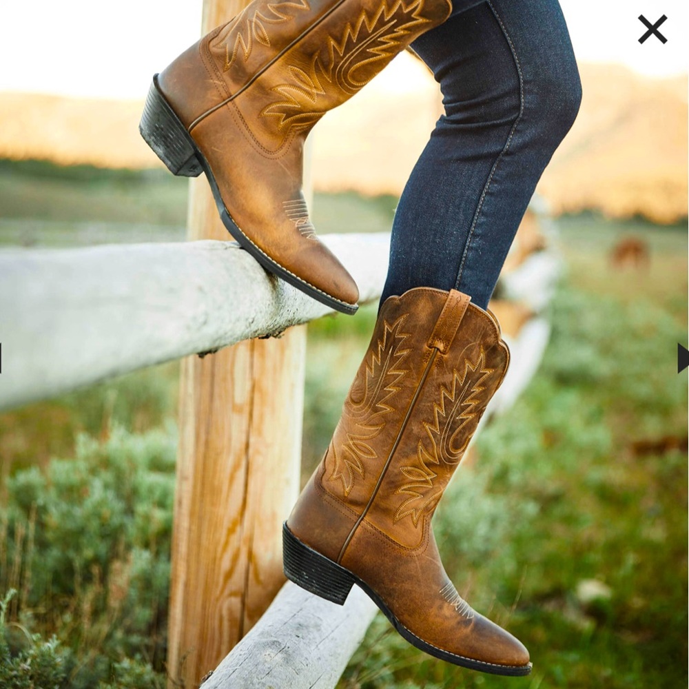 Ariat Cowboy Boot Heritage R Toe Western Boot - barely worn